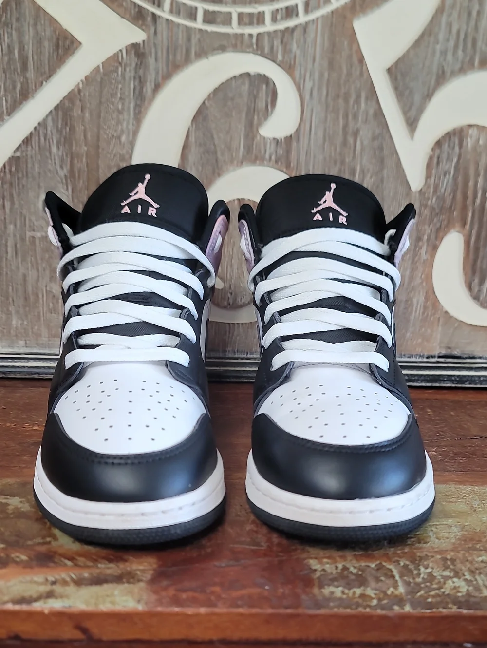 Nike Air Jordan 1 Mid (Special Edition) 'Zen Master' Wmns7.5 Great Condition.
